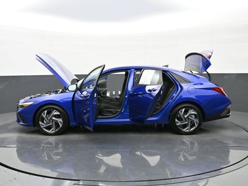Certified 2025 Hyundai Elantra Sport image 45