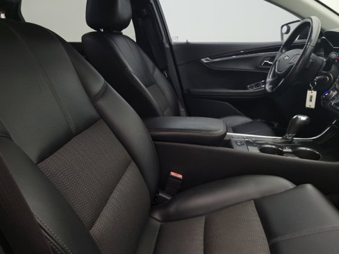 Used 2016 Chevrolet Impala LT w/ Convenience Package image 21