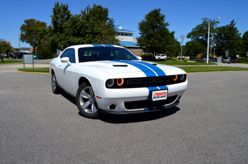 Used 2018 Dodge Challenger SXT image 2