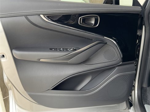 New 2025 Aston Martin DBX 707 image 21