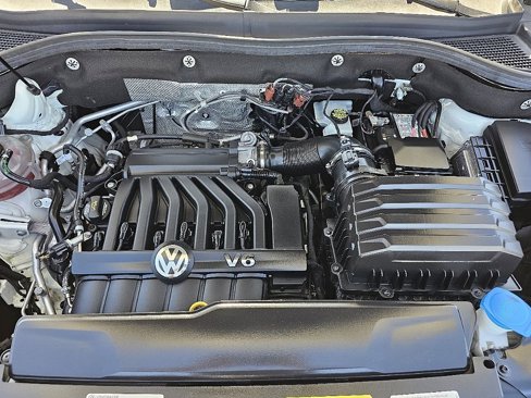Used 2021 Volkswagen Atlas SEL Premium image 17