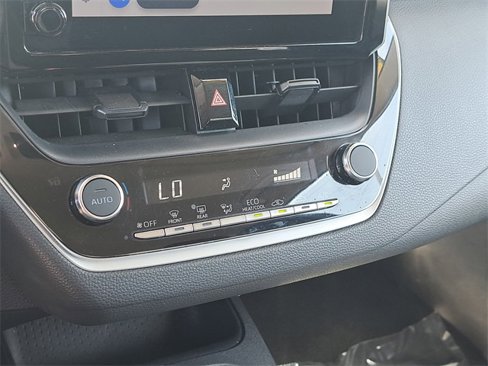Used 2023 Toyota Corolla LE image 28
