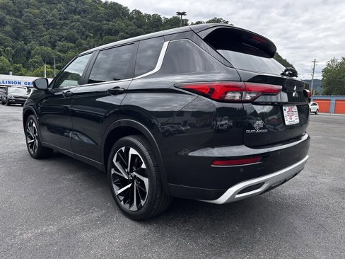 Used 2022 Mitsubishi Outlander SE image 3