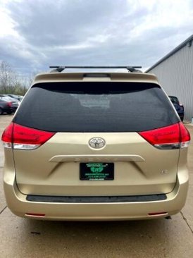 Used 2014 Toyota Sienna LE image 22