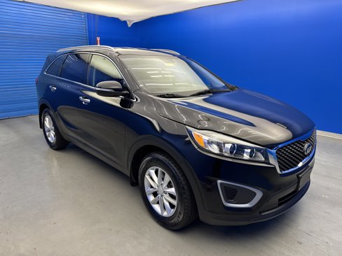 Used 2017 Kia Sorento LX w/ LX Convenience Package image 2