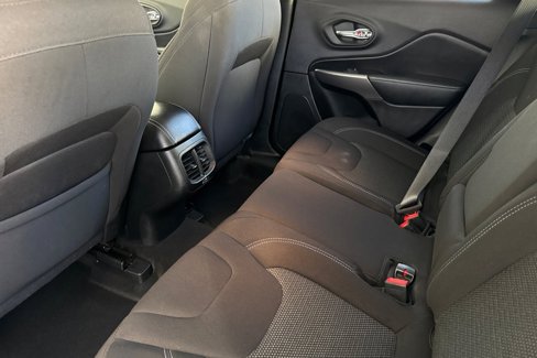 Used 2019 Jeep Cherokee Latitude w/ Popular Appearance Group image 27