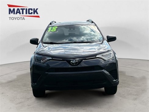 Used 2018 Toyota RAV4 LE image 2