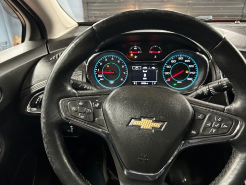 Used 2017 Chevrolet Cruze Premier image 9