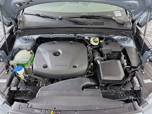 Used 2020 Volvo XC40 T5 Momentum image 28