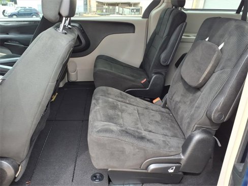 Used 2011 Dodge Grand Caravan Crew w/ Entertainment Group 1 image 19