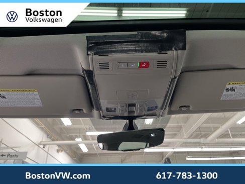 Certified 2021 Volkswagen Tiguan SE w/ Panoramic Sunroof Package image 23