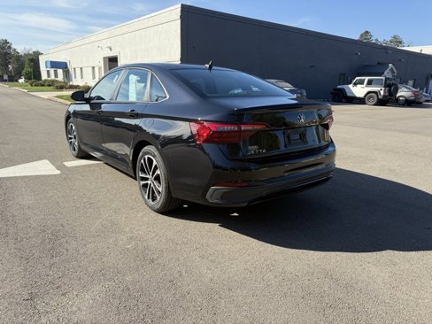 Used 2024 Volkswagen Jetta Sport image 8