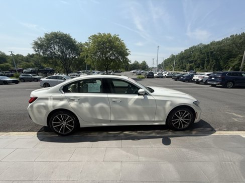 Certified 2022 BMW 330i xDrive Sedan w/ Driving Assistance Package image 6