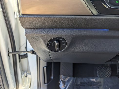 Certified 2020 Volkswagen Jetta SEL Premium image 29