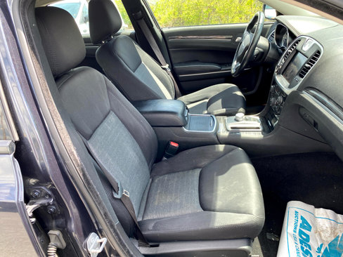 Used 2019 Chrysler 300 Touring w/ Sport Appearance Package image 20