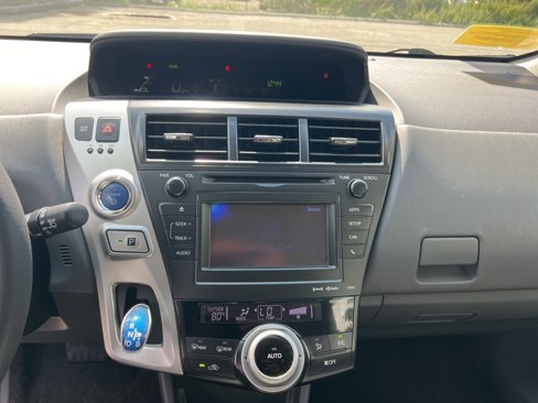 Used 2013 Toyota Prius V image 17