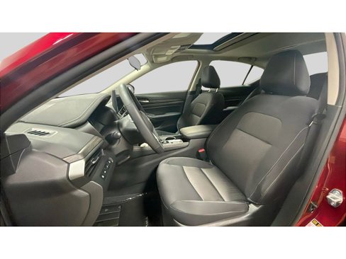 Used 2024 Nissan Altima 2.5 SV w/ SV Premium Package image 11