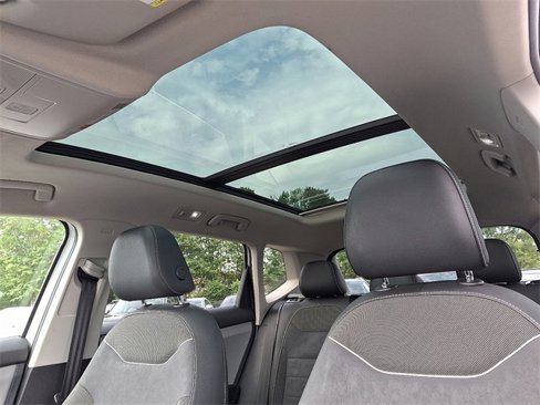 Used 2023 Volkswagen Taos SE w/ Panoramic Sunroof Package image 14