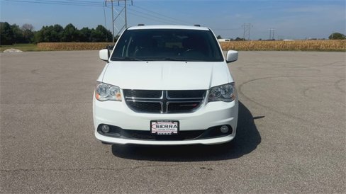 Used 2019 Dodge Grand Caravan SXT image 3