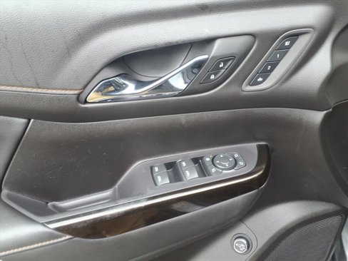 Used 2022 GMC Acadia AT4 w/ Technology Package image 12