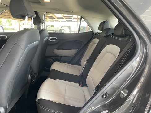 Used 2024 Hyundai Venue SEL image 27