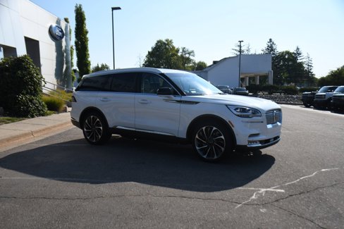 Used 2020 Lincoln Aviator Reserve w/ Equipment Group 202A image 8