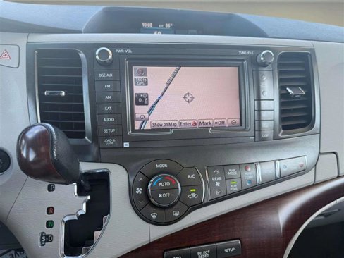 Used 2011 Toyota Sienna Limited image 31
