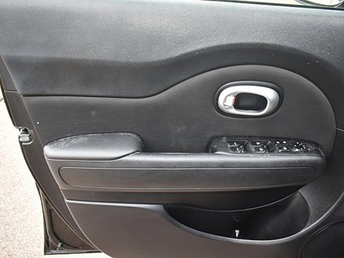 Used 2015 Kia Soul + image 12