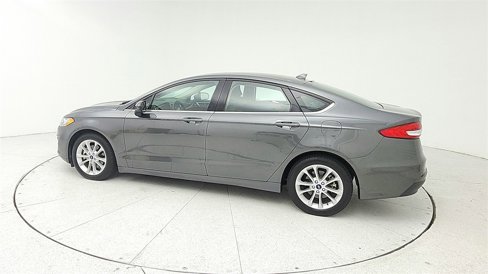 Used 2019 Ford Fusion SE image 4