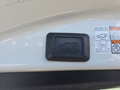 Used 2017 Toyota RAV4 SE image 17