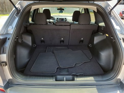 Used 2019 Jeep Cherokee Latitude w/ Popular Appearance Group image 23