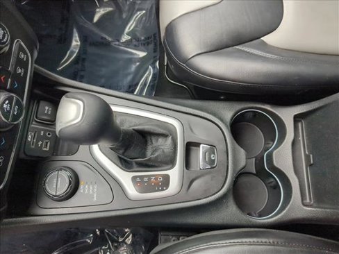 Used 2014 Jeep Cherokee Limited image 14