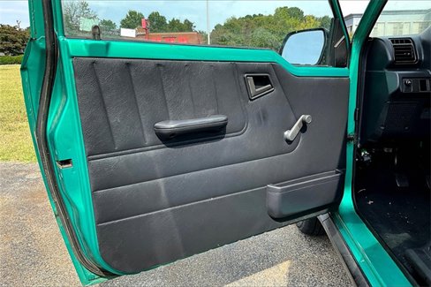 Used 1994 Geo Tracker 2WD 2-Door image 16