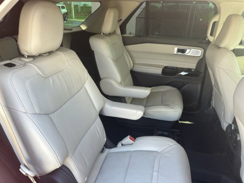 Used 2021 Ford Explorer Platinum w/ Equipment Group 601A image 8