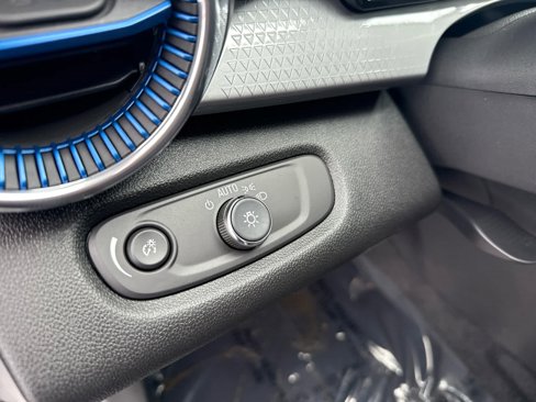 New 2025 Chevrolet Trax LT w/ LT Convenience Package image 12