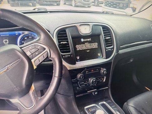 Used 2016 Chrysler 300 Limited image 10