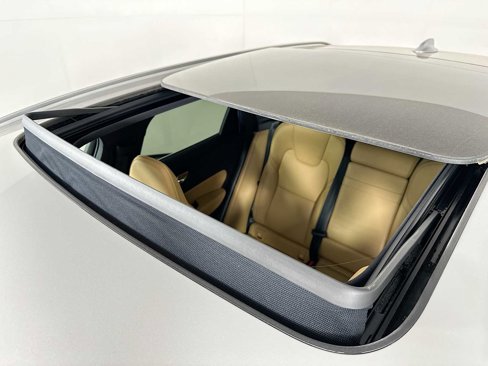 Certified 2022 Volvo XC60 B5 Inscription w/ Advanced Package image 19