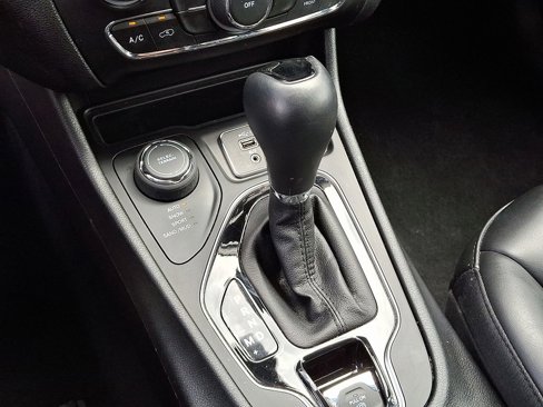Used 2020 Jeep Cherokee Latitude Plus image 15