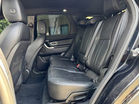 Used 2018 Land Rover Discovery Sport SE image 27