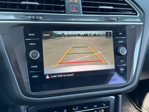 Used 2022 Volkswagen Tiguan SE image 13