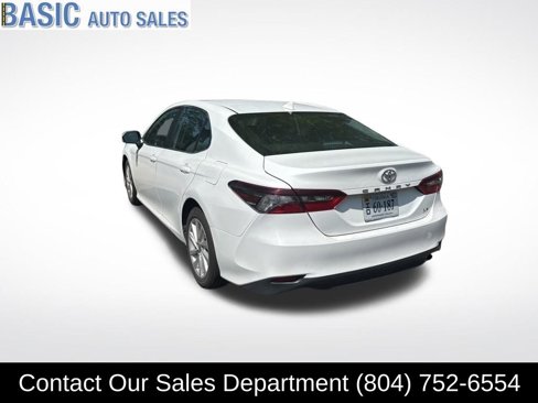 Used 2024 Toyota Camry LE image 8