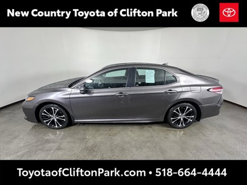 Used 2020 Toyota Camry SE image 6