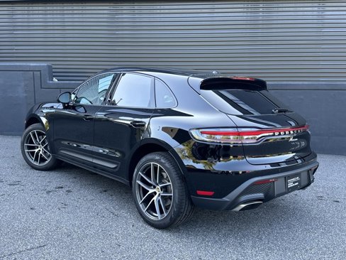 Certified 2025 Porsche Macan image 8
