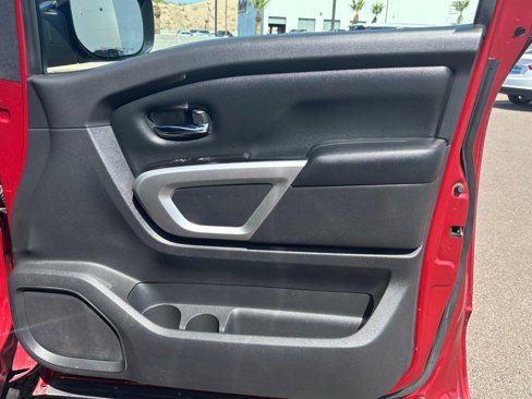 Used 2017 Nissan Titan SV image 17