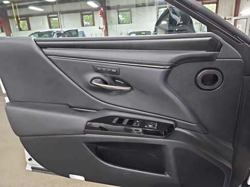 Used 2023 Lexus ES 300h w/ Premium Package image 29