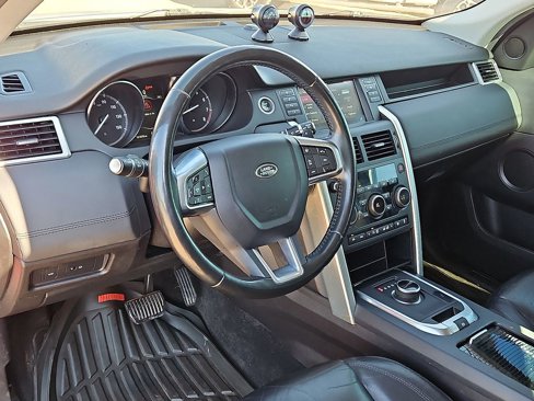 Used 2017 Land Rover Discovery Sport SE image 12