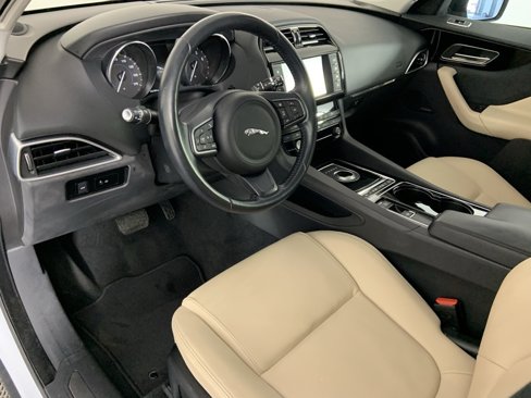Used 2017 Jaguar F-PACE Premium image 29