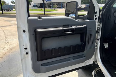 Used 2015 Ford F550 2WD Regular Cab Super Duty image 14