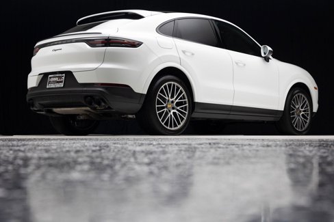 Used 2022 Porsche Cayenne Platinum Edition image 21