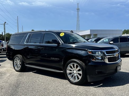 Used 2018 Chevrolet Suburban LT image 4